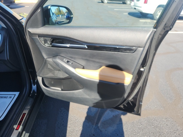Vehicle image 9 of 25