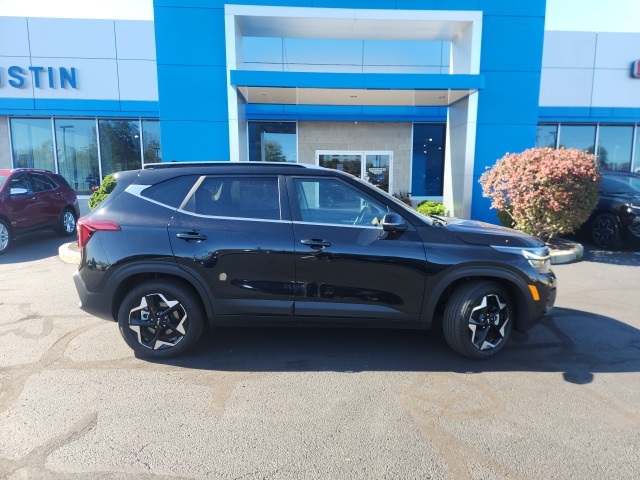 Vehicle image 4 of 25