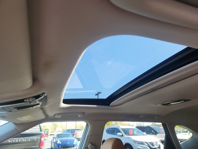 Vehicle image 16 of 25