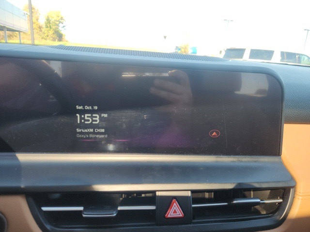 Vehicle image 22 of 25