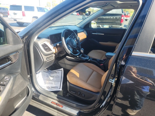 Vehicle image 17 of 25