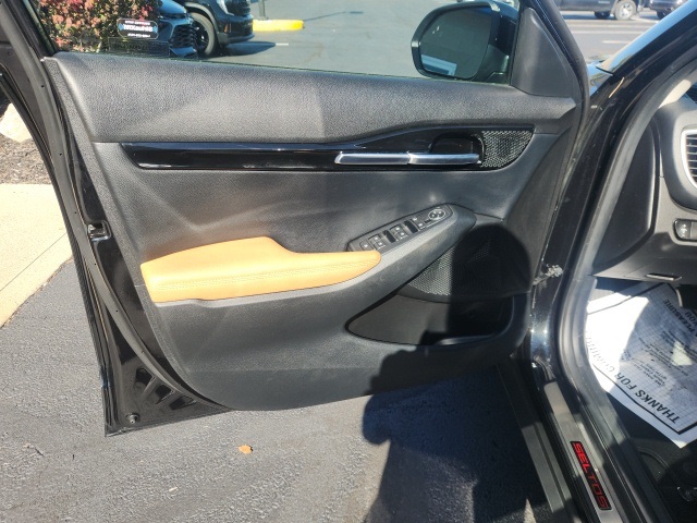 Vehicle image 18 of 25