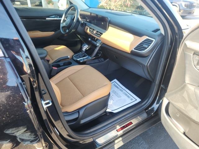 Vehicle image 10 of 25