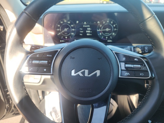Vehicle image 21 of 25
