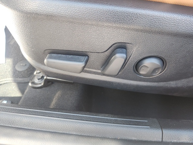 Vehicle image 19 of 25