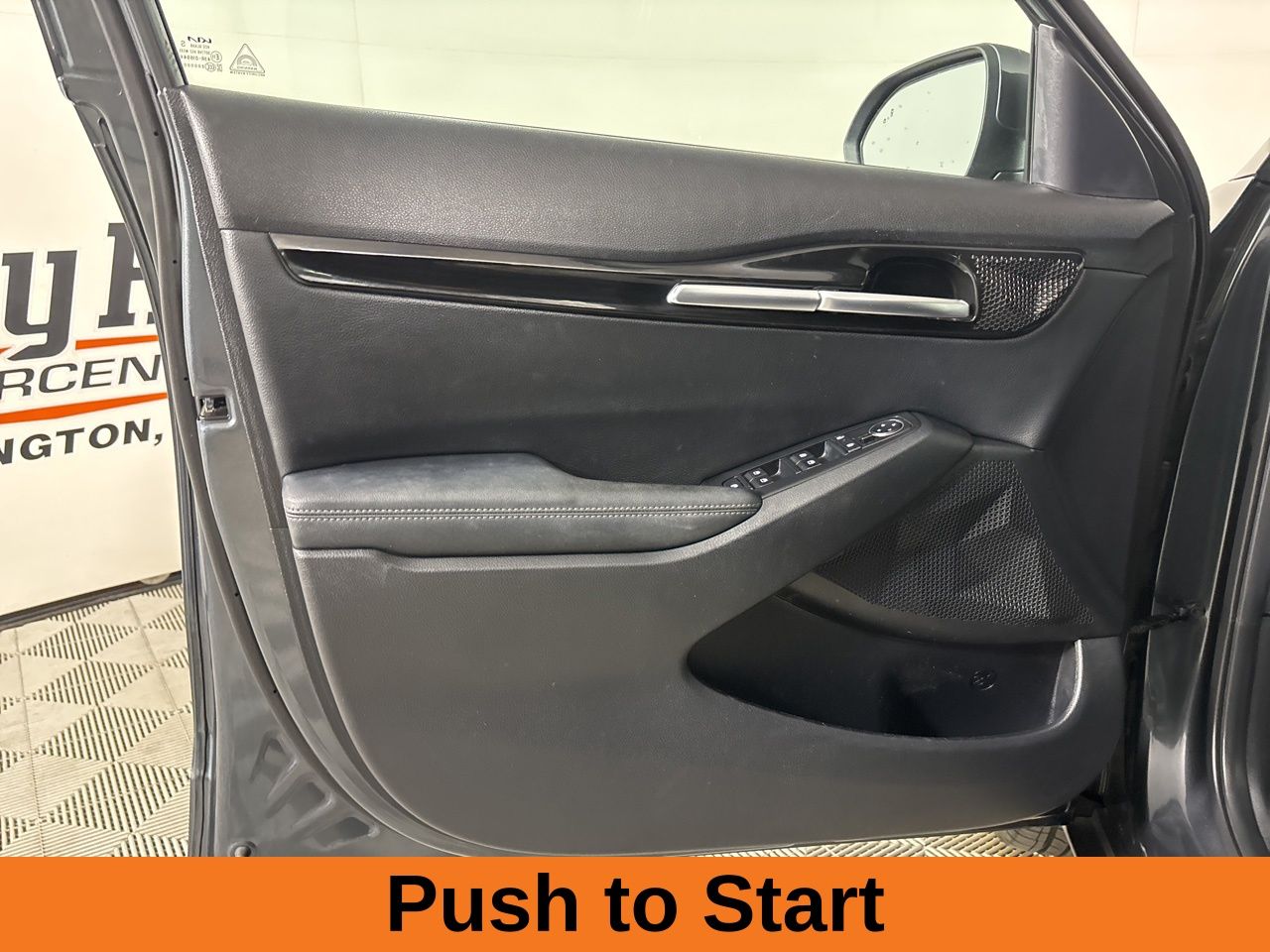 Vehicle image 8 of 40