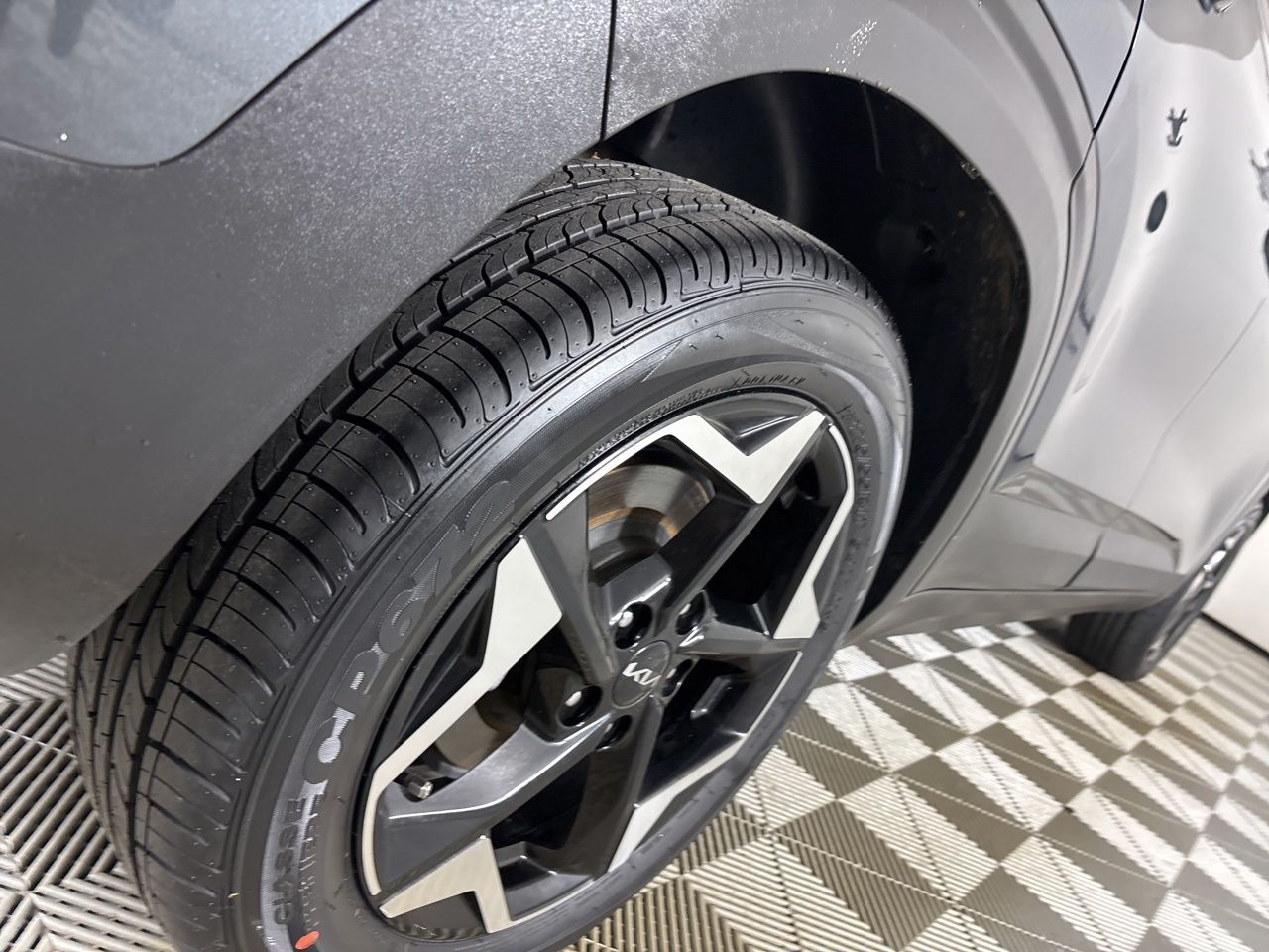 Vehicle image 34 of 40