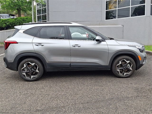 Vehicle image 4 of 30