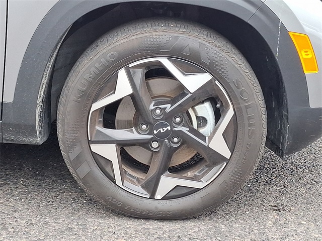 Vehicle image 8 of 30