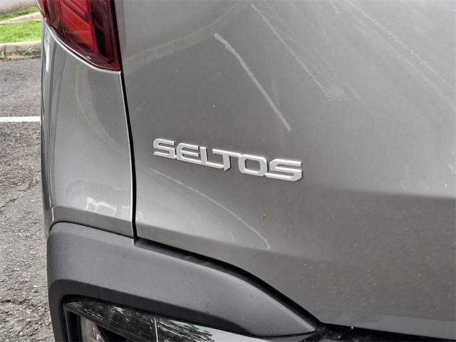 Vehicle image 28 of 30