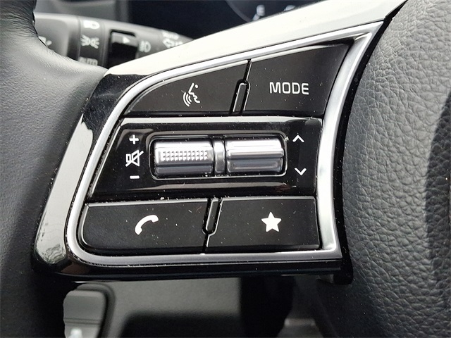 Vehicle image 21 of 30