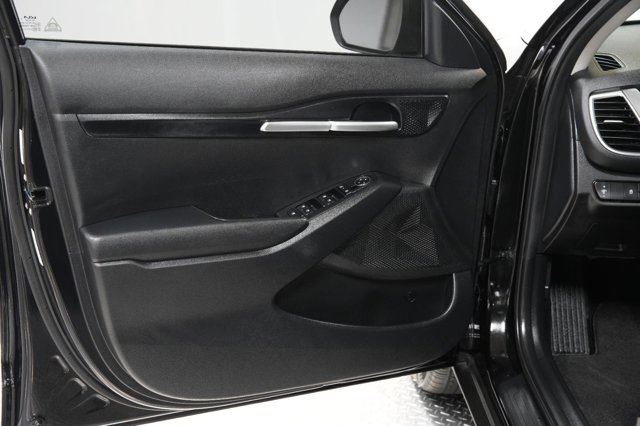 Vehicle image 21 of 38