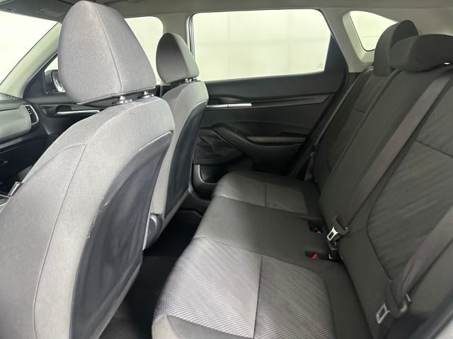 Vehicle image 23 of 27