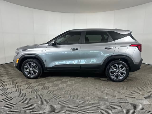 Vehicle image 8 of 27