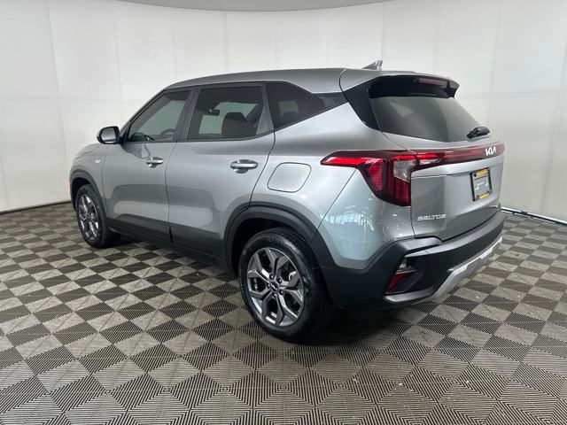 Vehicle image 7 of 27