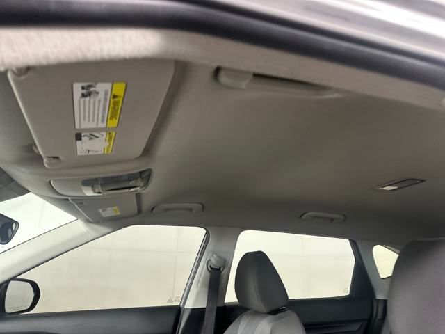 Vehicle image 12 of 27