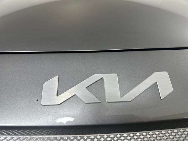 Vehicle image 9 of 27