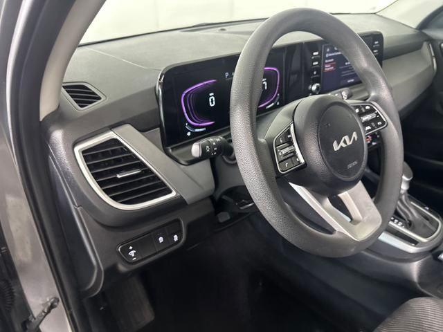 Vehicle image 13 of 27
