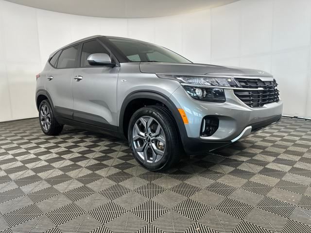 Vehicle image 4 of 27