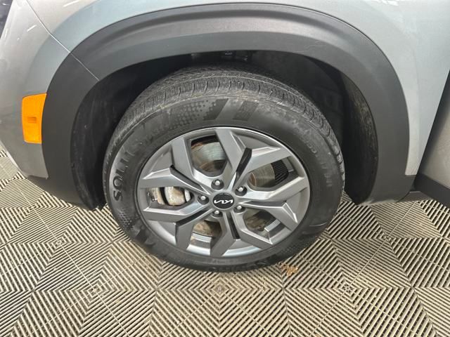 Vehicle image 10 of 27