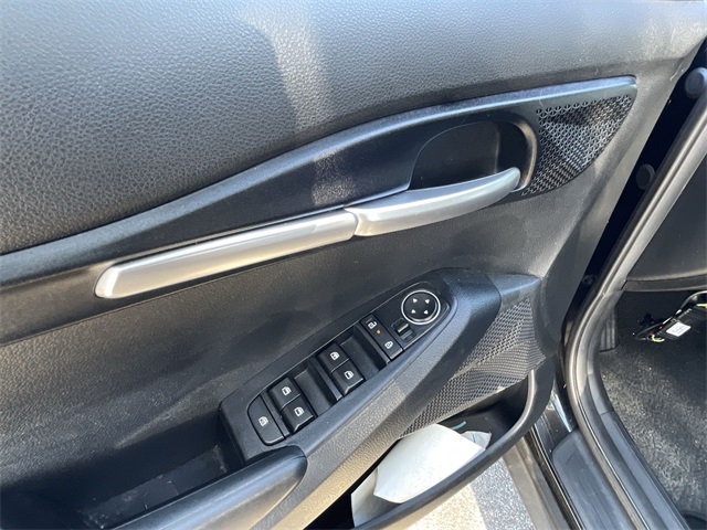 Vehicle image 12 of 22