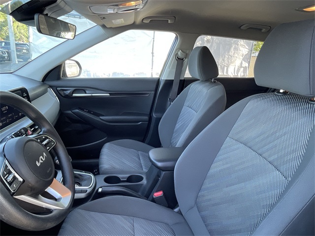 Vehicle image 11 of 22