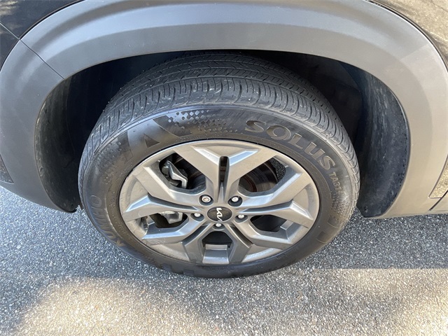 Vehicle image 10 of 22