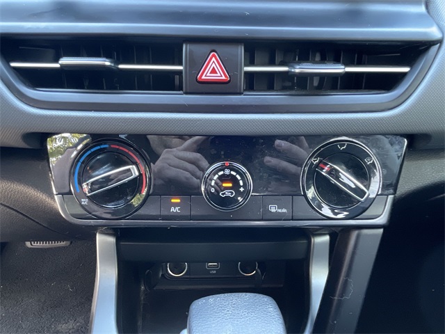 Vehicle image 17 of 22