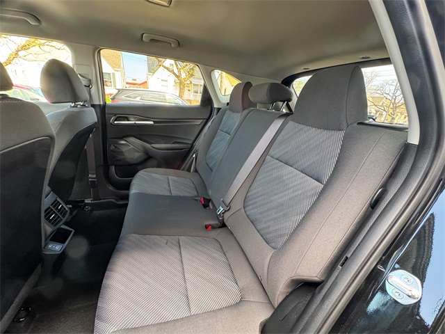Vehicle image 18 of 47