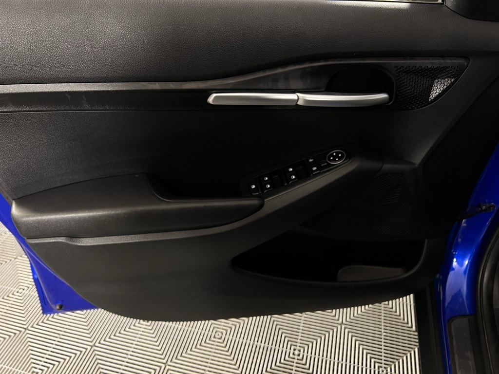 Vehicle image 25 of 51