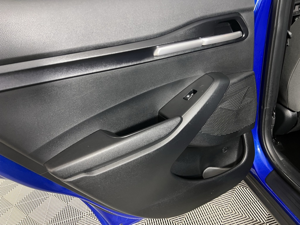 Vehicle image 27 of 51