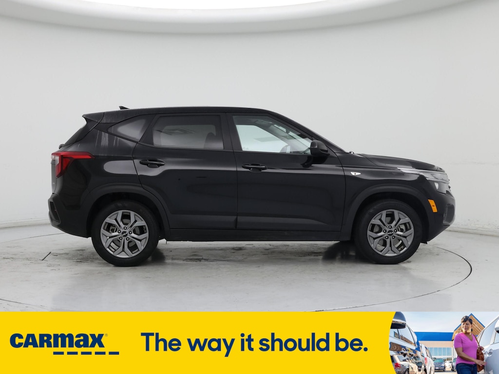 Vehicle image 4 of 26
