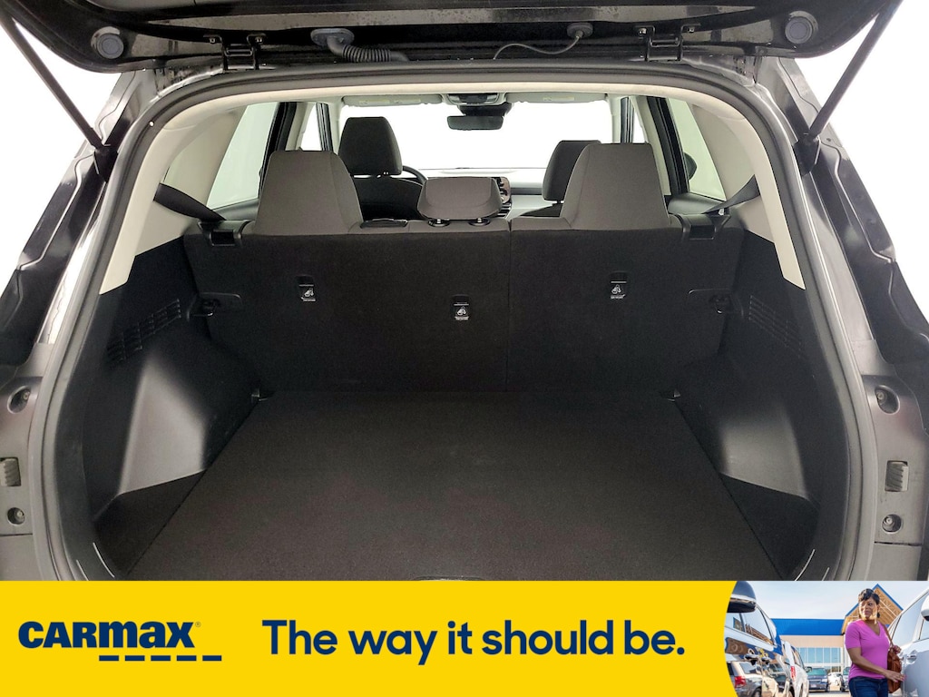 Vehicle image 24 of 26