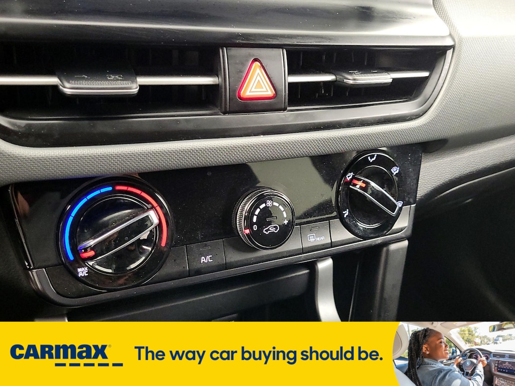 Vehicle image 21 of 26