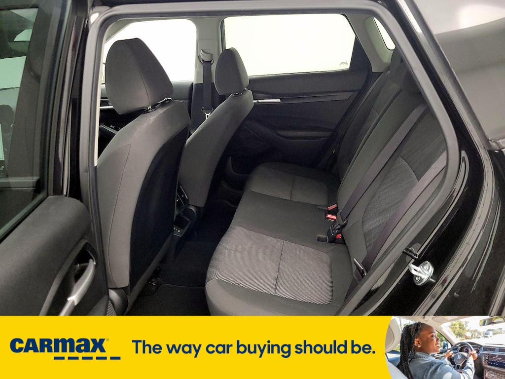 Vehicle image 23 of 26