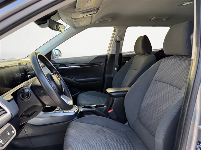 Vehicle image 9 of 27