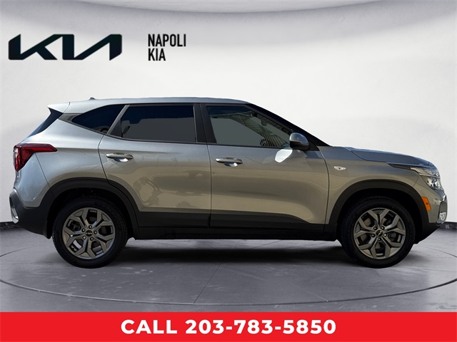 Vehicle image 4 of 27