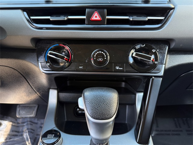 Vehicle image 17 of 27