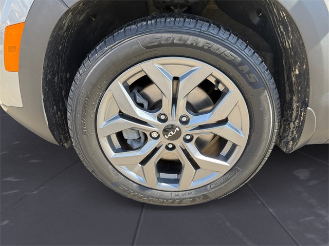 Vehicle image 14 of 27