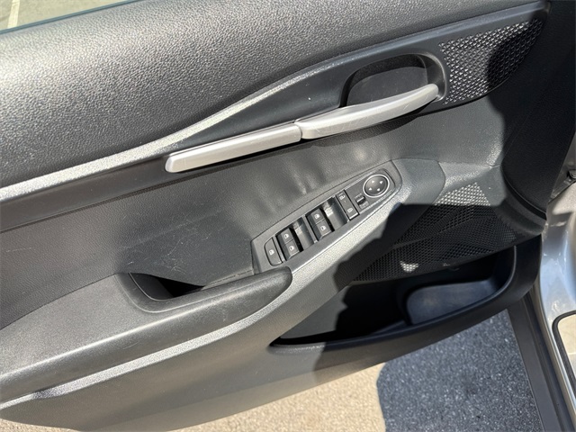 Vehicle image 15 of 27