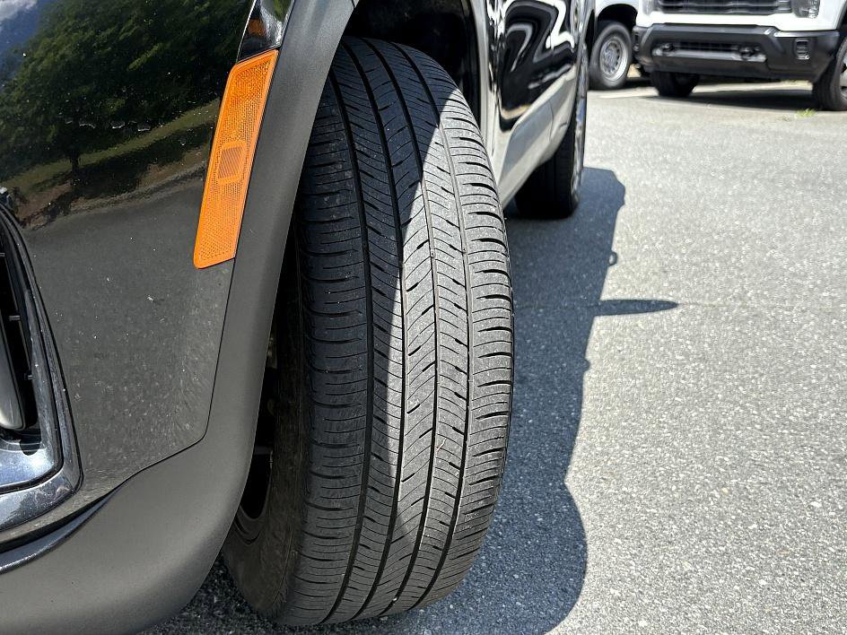 Vehicle image 11 of 28