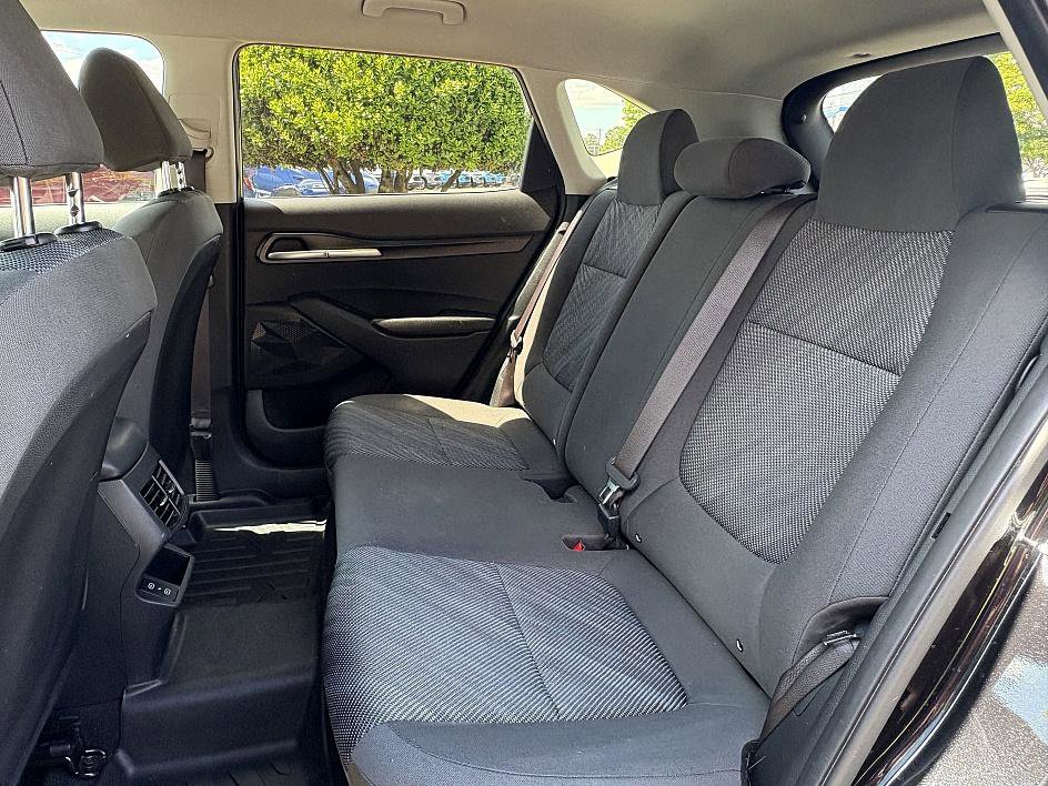 Vehicle image 14 of 28