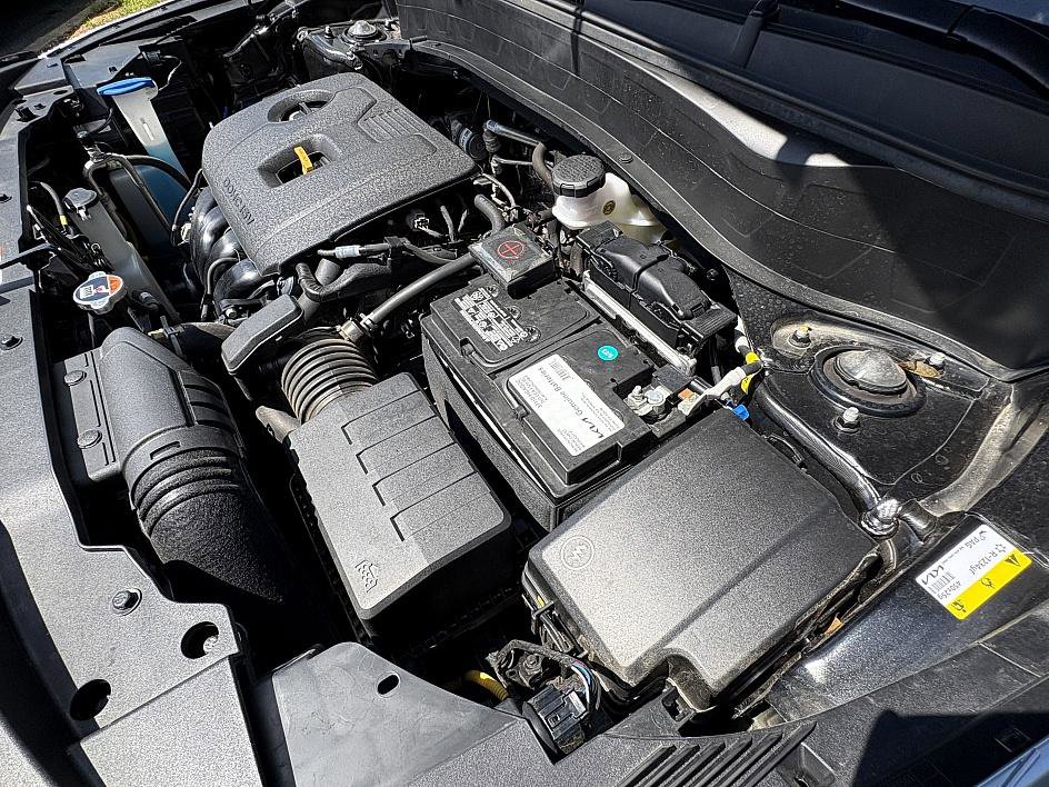 Vehicle image 10 of 28