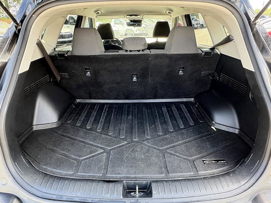 Vehicle image 12 of 28