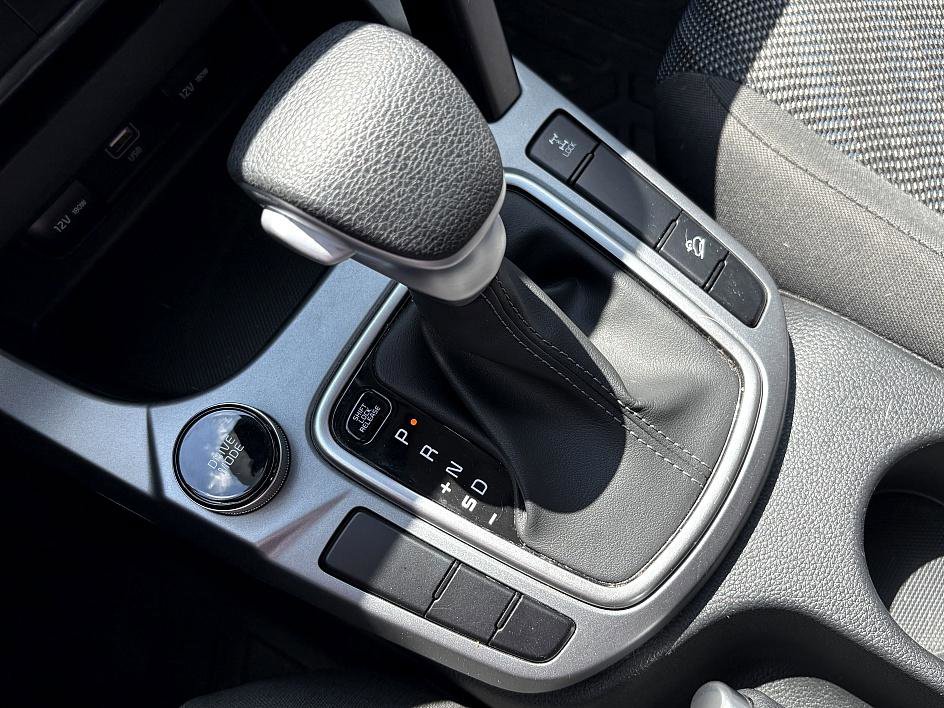 Vehicle image 25 of 28