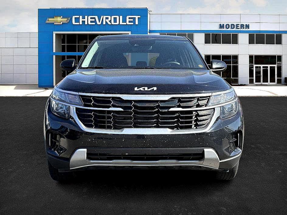 Vehicle image 2 of 28