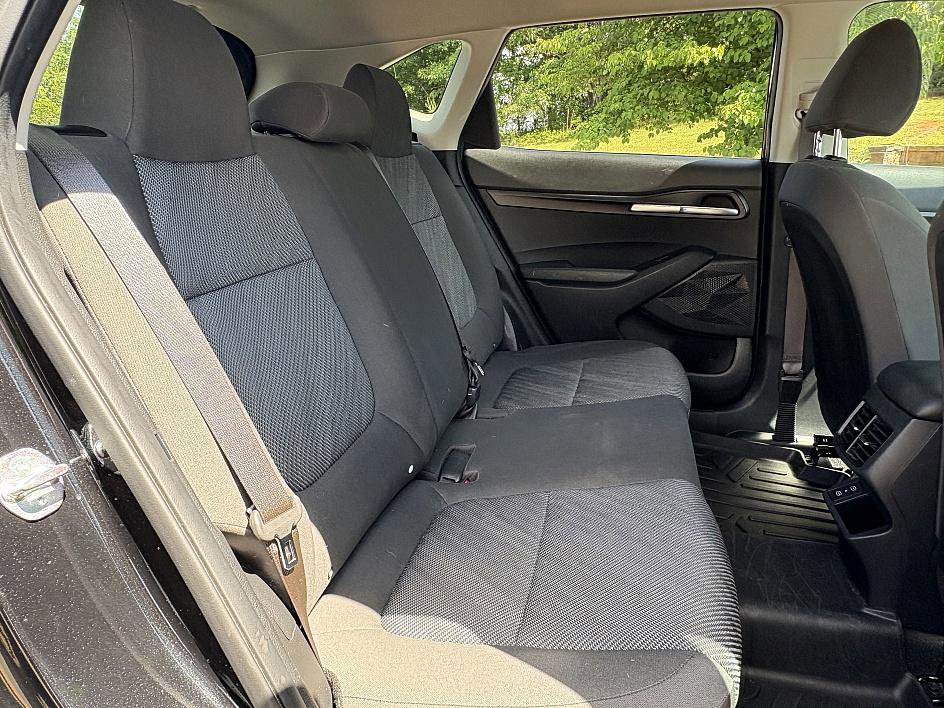 Vehicle image 13 of 28