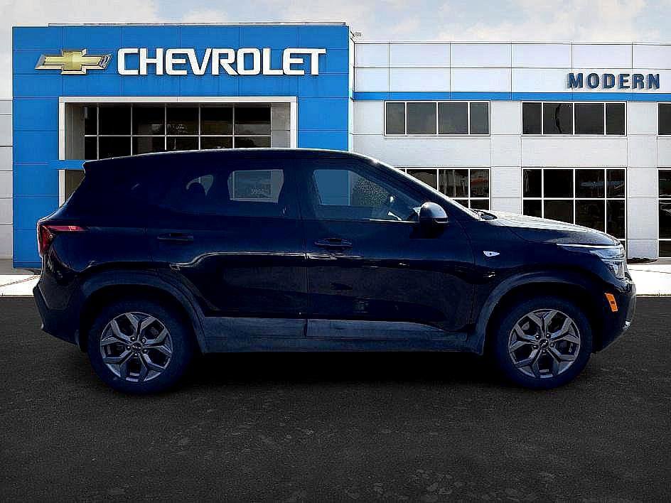 Vehicle image 4 of 28
