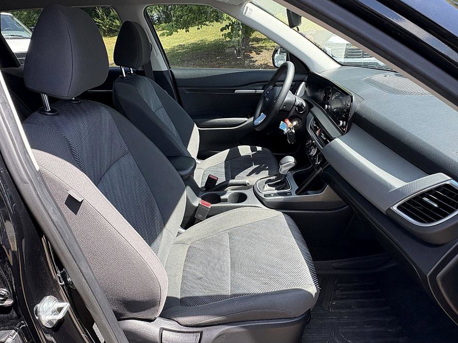 Vehicle image 16 of 28