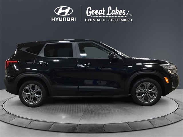 Vehicle image 4 of 15